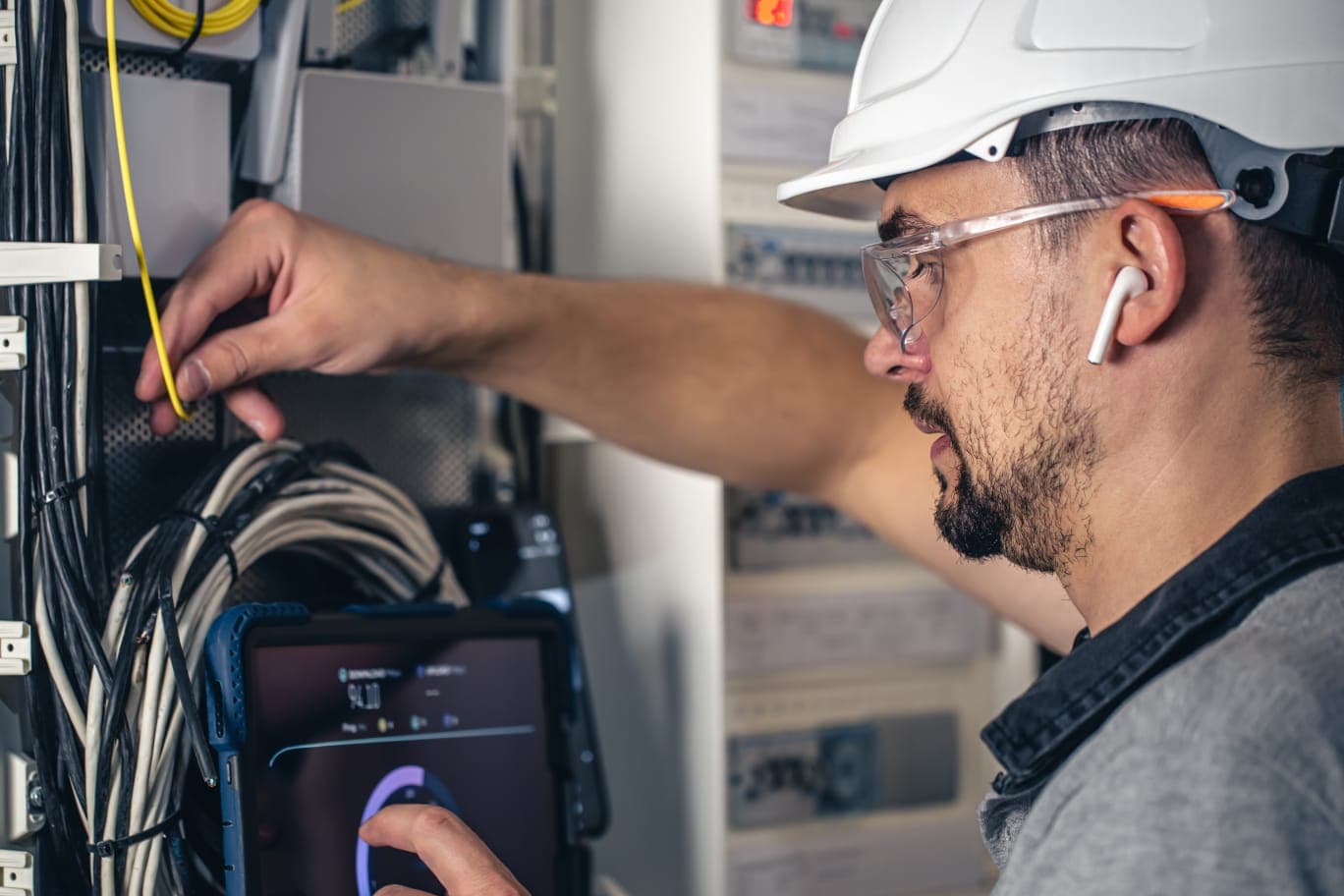 Mecânicos, Instrumentistas, Eletricistas
Profissionais certificados para a realização de trabalhos específicos com qualidade e segurança.